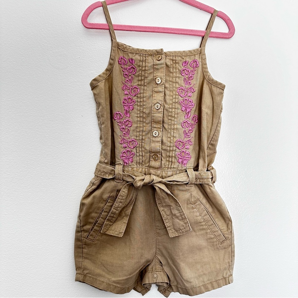 🌸3/$12 Old vavy, size 5T in excellent condition
